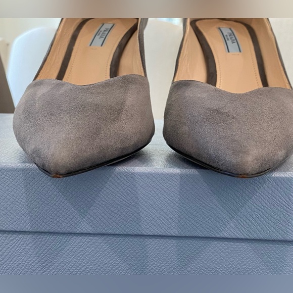 Prada Nebbia (Gray) Suede Pointed Toe Scalloped Edge Pumps Size EU 38.5 - Picture 11 of 12